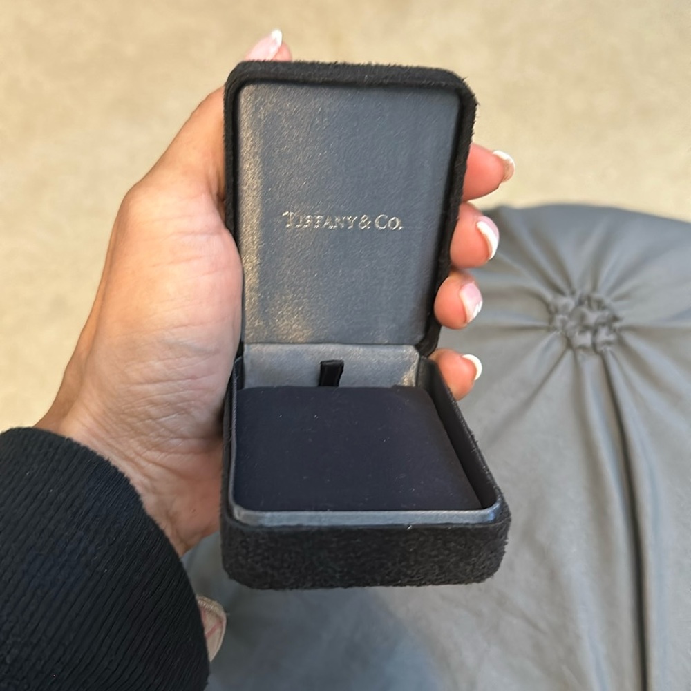 Velvet necklace box